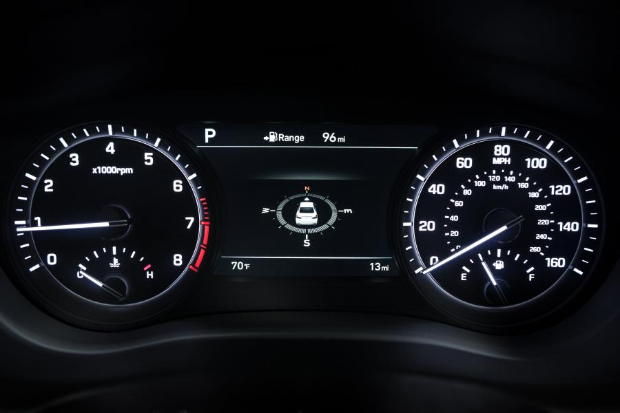 Панель приборов Genesis G80 Sport 2017 года  (NA) (фото 30 из 94)